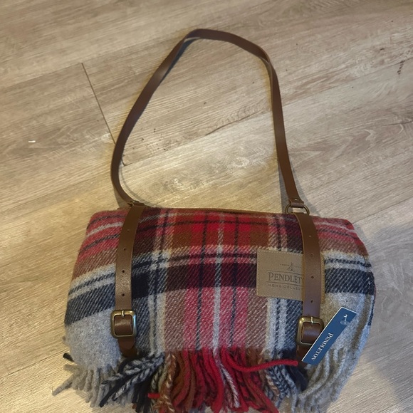 Pendleton Plaid Wool Crossbody Bag - Red and Gray NWT - Picture 3 of 4
